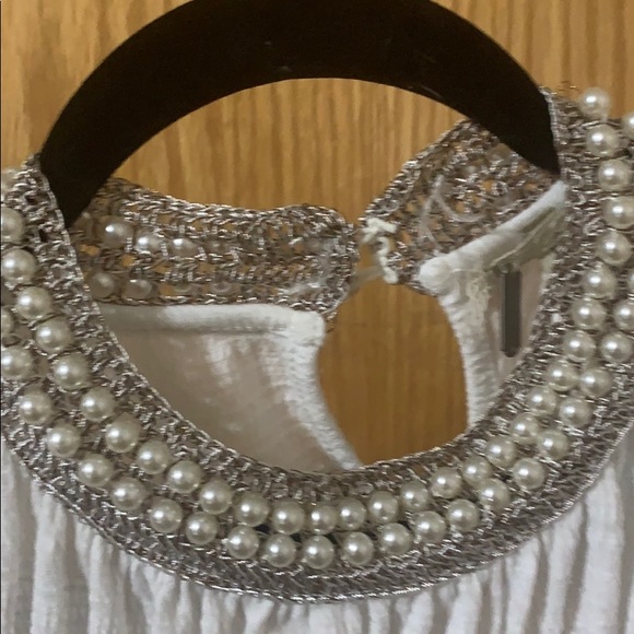 Gimmicks Large Pearl Peasant Top - Picture 5 of 5